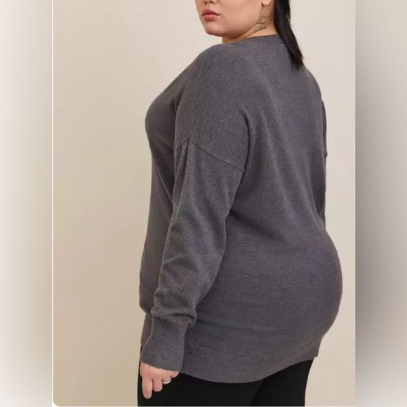 Torrid Everyday Soft Pullover Tunic Crew Sweater Charcoal Size 2 (18/20) V-Neck - Picture 12 of 12